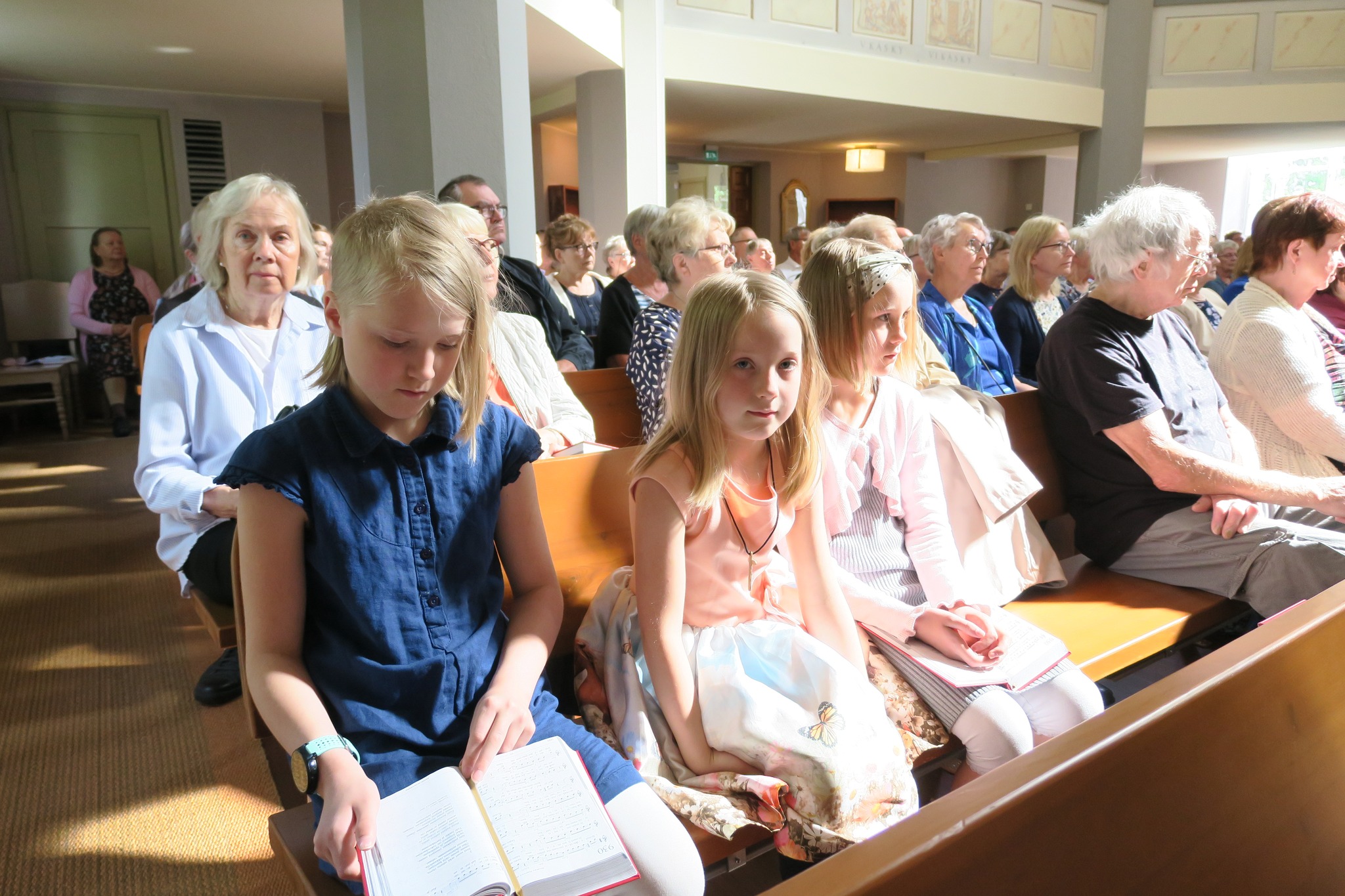 Konneveden kirkon satavuotisjuhlien messuun 10.7.2022 osallistui runsas 160 eri-ikäistä seurakuntalaista.