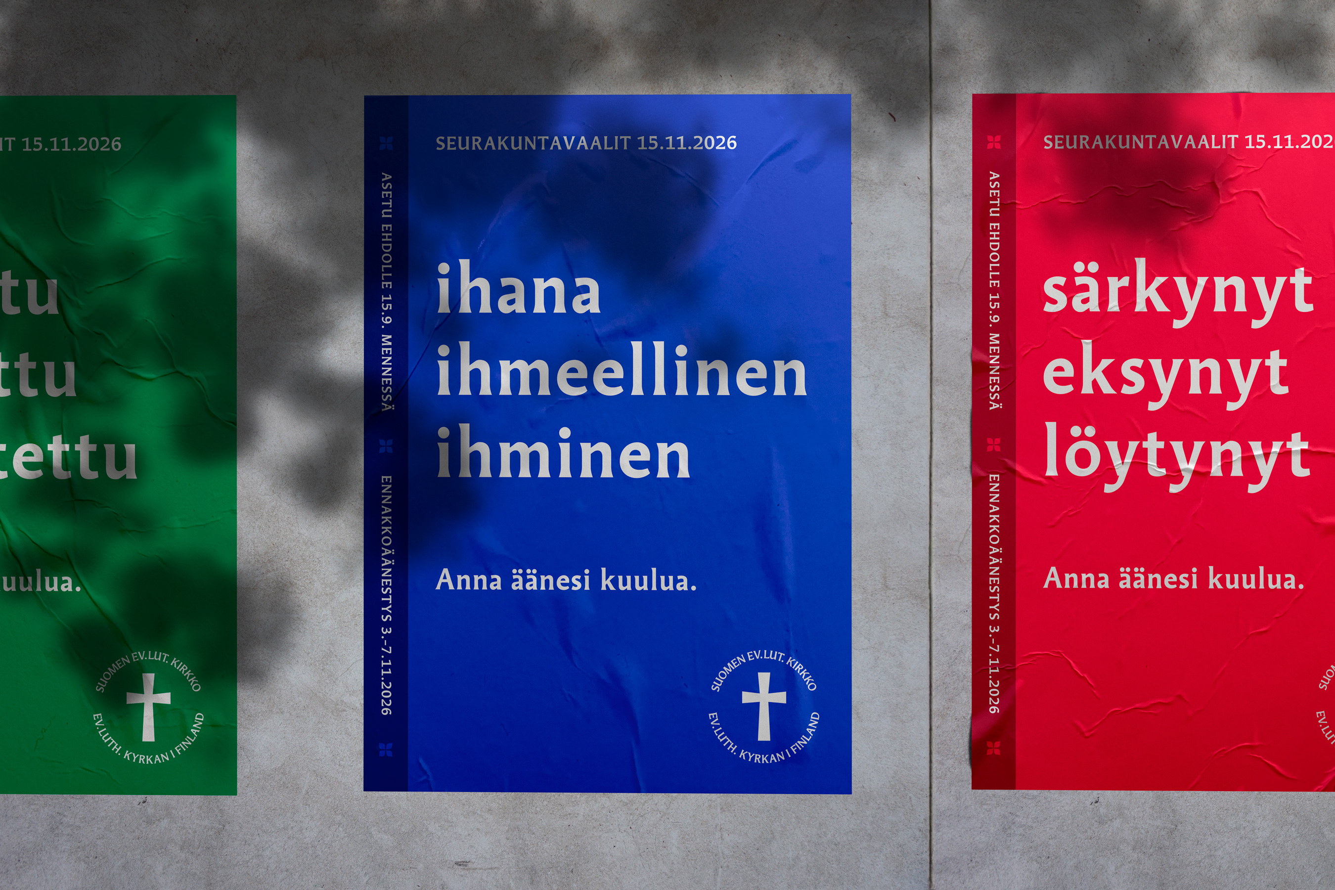 Seurakuntavaalijulisteita, joissa tekstit ihana, ihmeellinen, ihminen ja särkynyt, eksynyt, löytynyt.